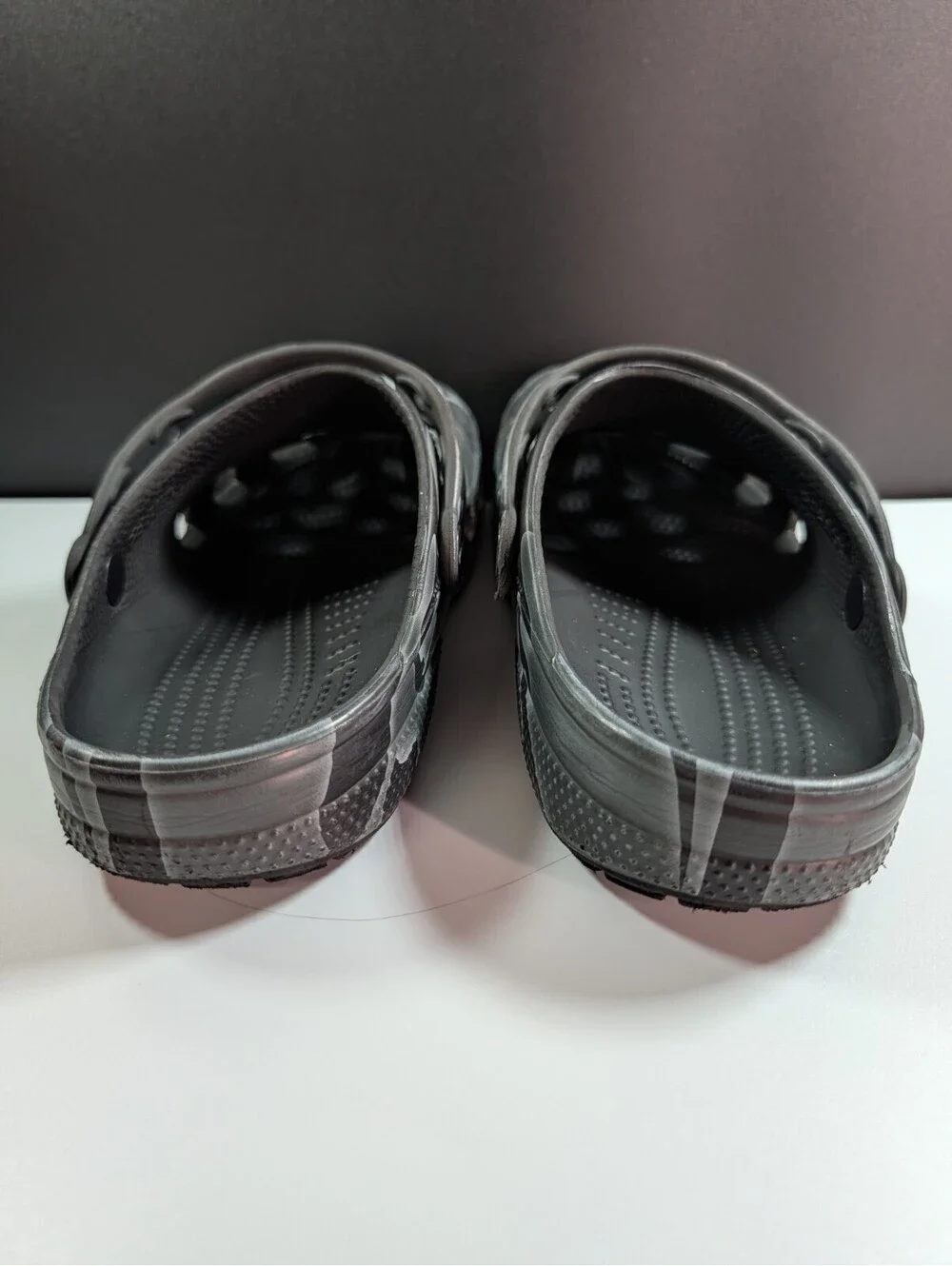 Crocs Unisex M8 W10 Black Gray Marvel Venom Camo Classic Clogs Slip On Shoes
